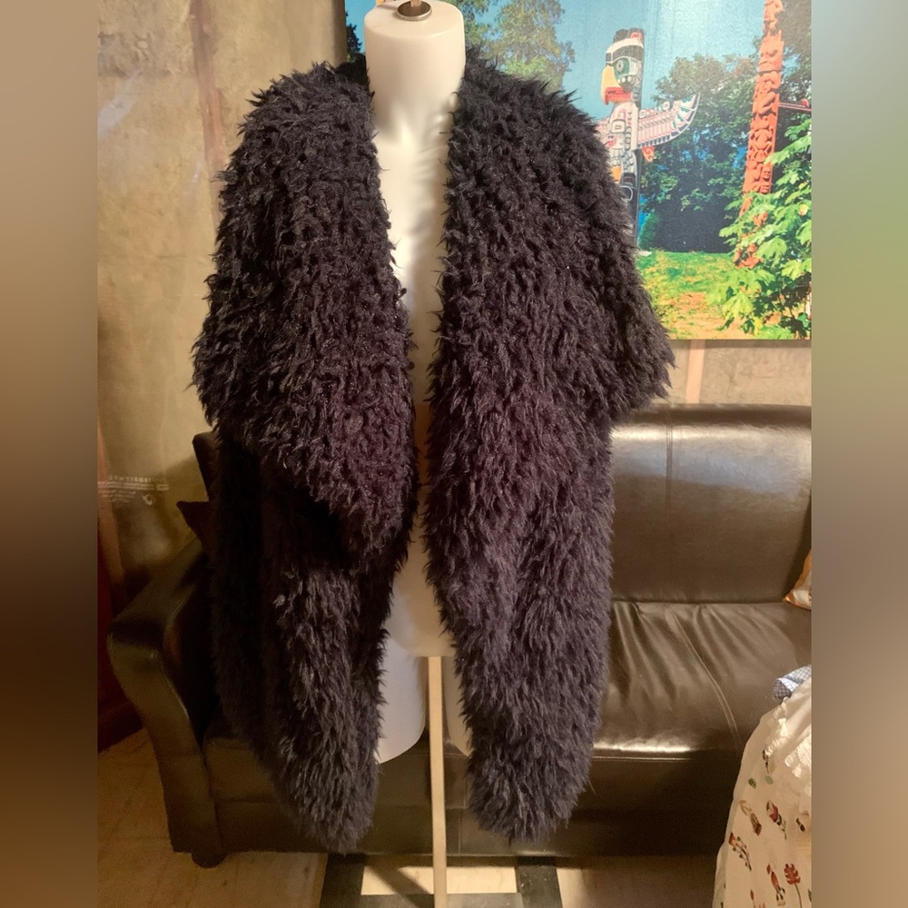Navy Zara faux fur vest. Size M (easily fits L). Excellent condition.